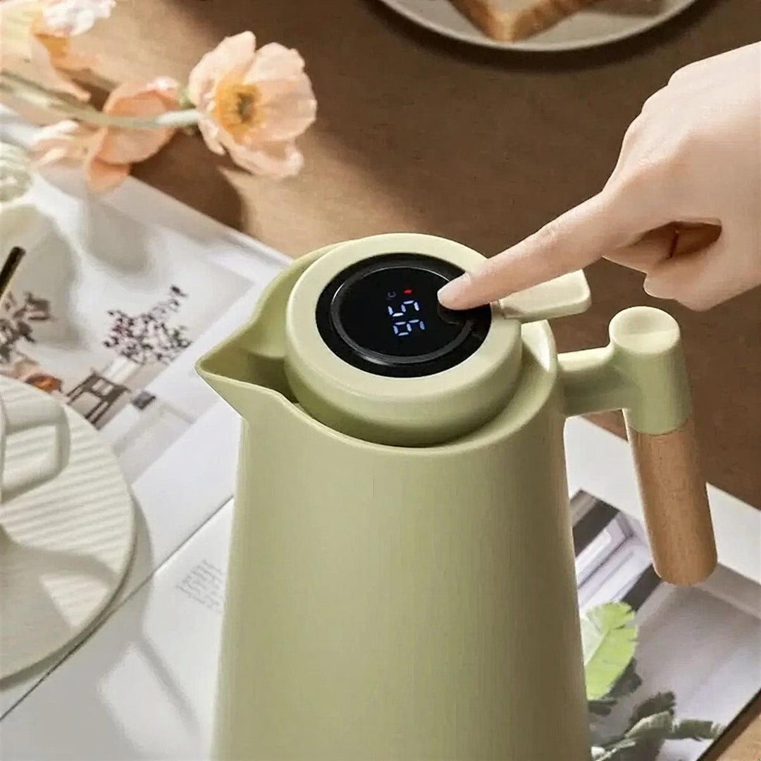 Insulated Boiling Water Jug With Integrated Temperature Display Screen