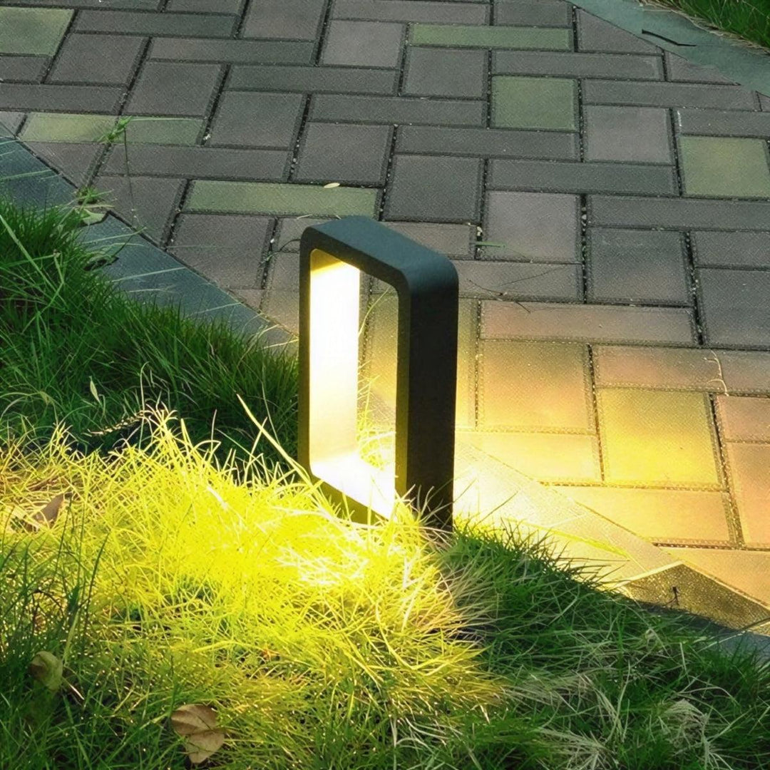 Outdoor Pathway Solar Garden Light With Minimalist Rectangular Design